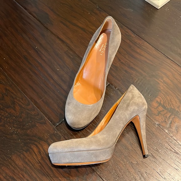 Gucci suede round toe platform heel in taupe - Picture 1 of 8